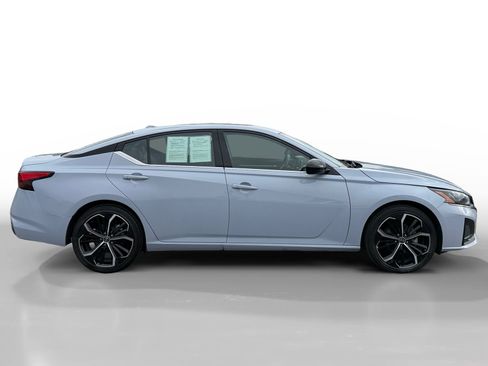 Used 2023 Nissan Altima 2.5 SR image 6