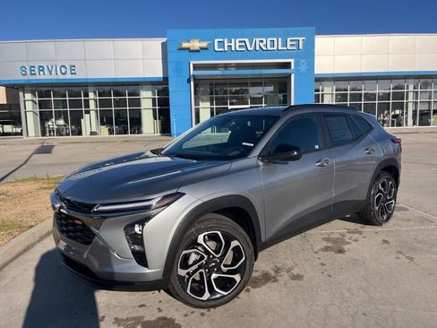 New 2026 Chevrolet Trax RS w/ Sunroof Package image 2