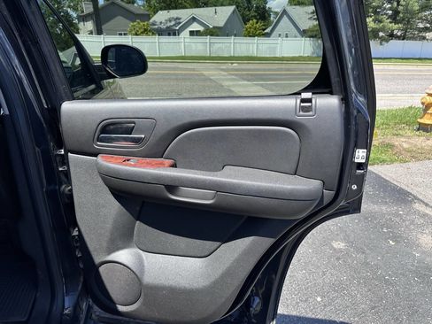 Used 2012 GMC Yukon SLT w/ SLT-2 Equipment Package AWD/4WD image 13