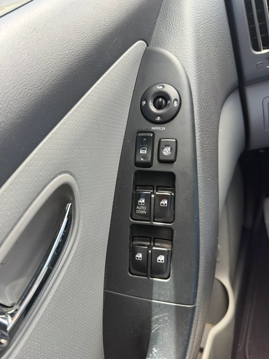 Used 2010 Hyundai Elantra GLS FWD image 22