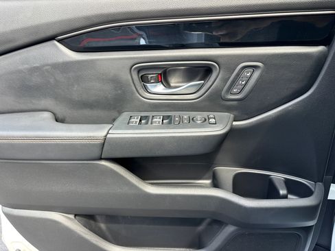 Used 2025 Honda Pilot TrailSport image 23