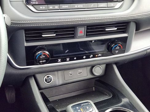 Used 2023 Nissan Rogue SV FWD image 24