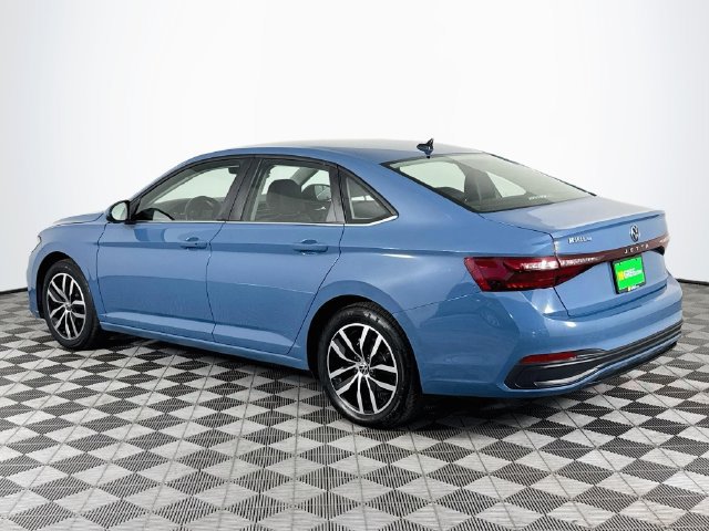 Used 2025 Volkswagen Jetta SE FWD image 6