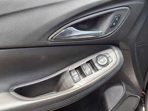 Used 2025 Buick Encore GX Sport Touring FWD image 17