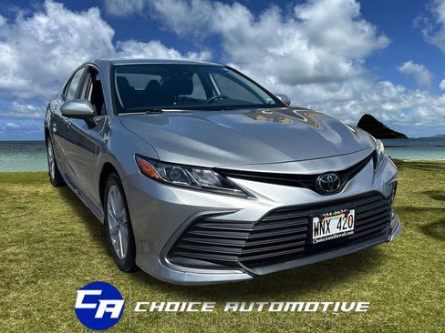 Used 2022 Toyota Camry LE image 9