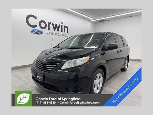 Used 2011 Toyota Sienna Base image 1