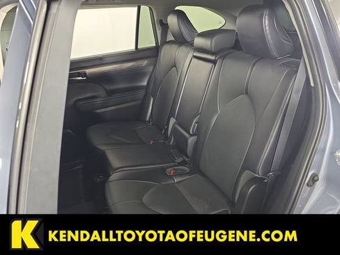 Used 2023 Toyota Highlander Limited AWD/4WD image 28