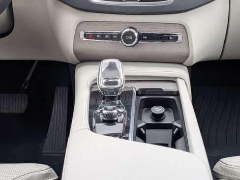Certified 2024 Volvo XC90 B6 Ultimate w/ Lounge Package AWD/4WD image 22