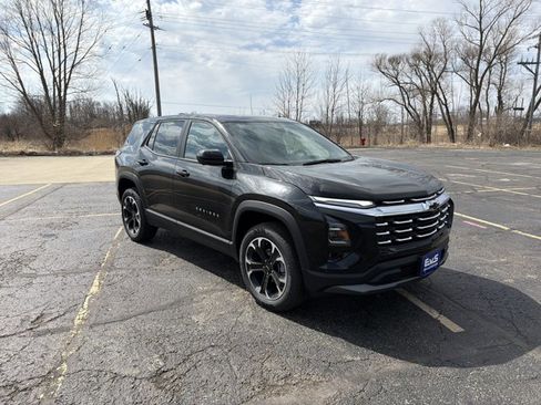 New 2026 Chevrolet Equinox LT image 3