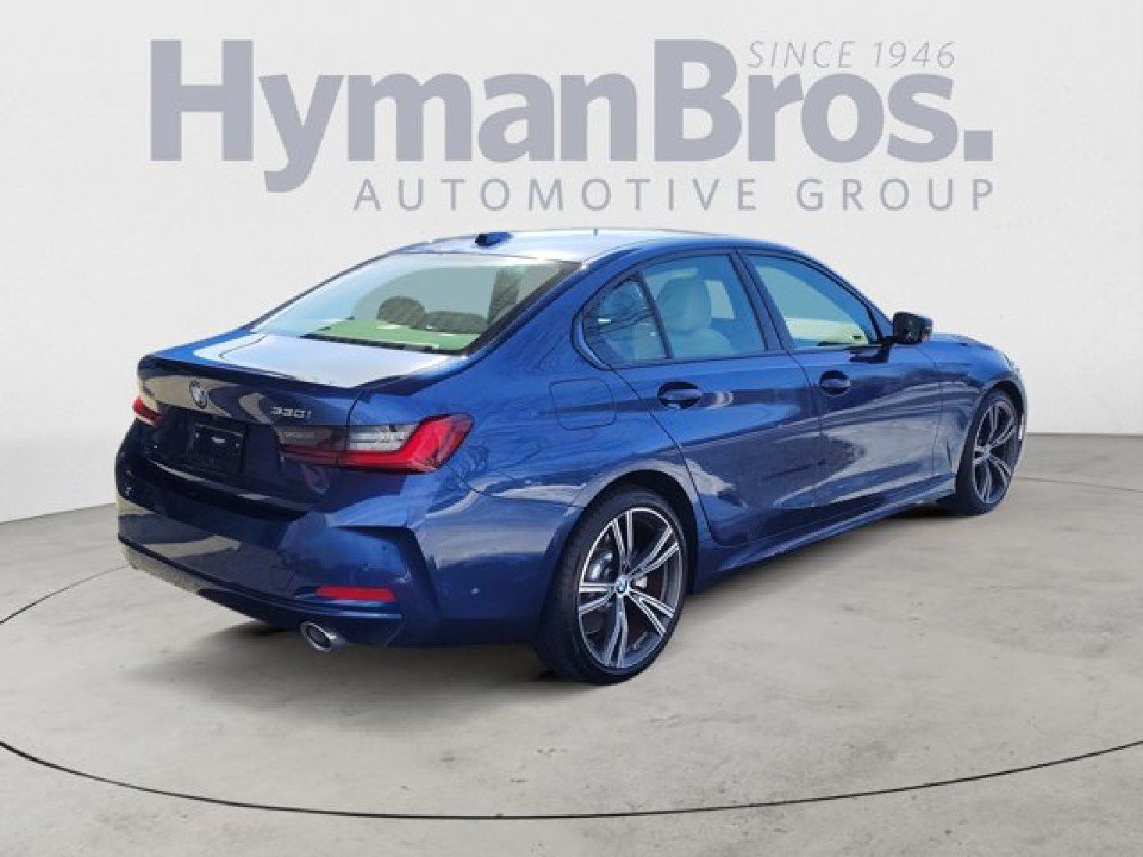 Used 2023 BMW 330i Sedan w/ Parking Assistance Package RWD image 3
