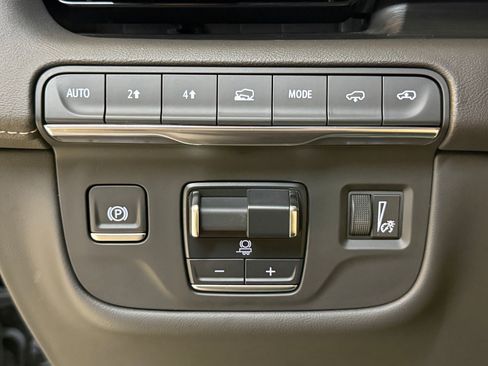 Used 2024 Cadillac Escalade Premium Luxury w/ Performance Package AWD/4WD image 28