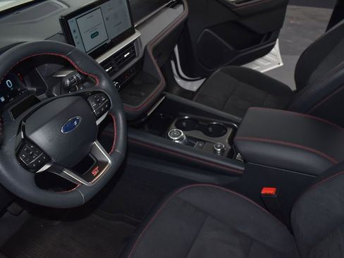 Certified 2025 Ford Explorer ST image 23