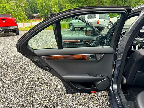 Used 2014 Mercedes-Benz C 250 Sedan image 8
