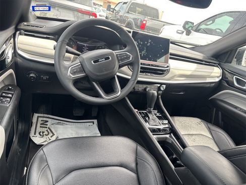 Used 2025 Jeep Compass Limited image 5