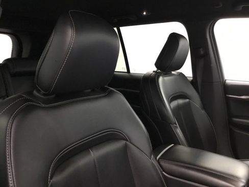 Used 2024 Jeep Grand Cherokee Limited AWD/4WD image 22