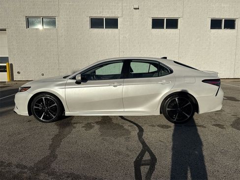 Used 2019 Toyota Camry XSE image 10