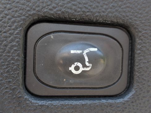 Used 2019 Ford Edge Titanium w/ Cold Weather Package AWD/4WD image 18