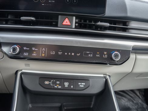 New 2026 Kia Carnival SX w/ SX Dark Edition Package FWD image 30