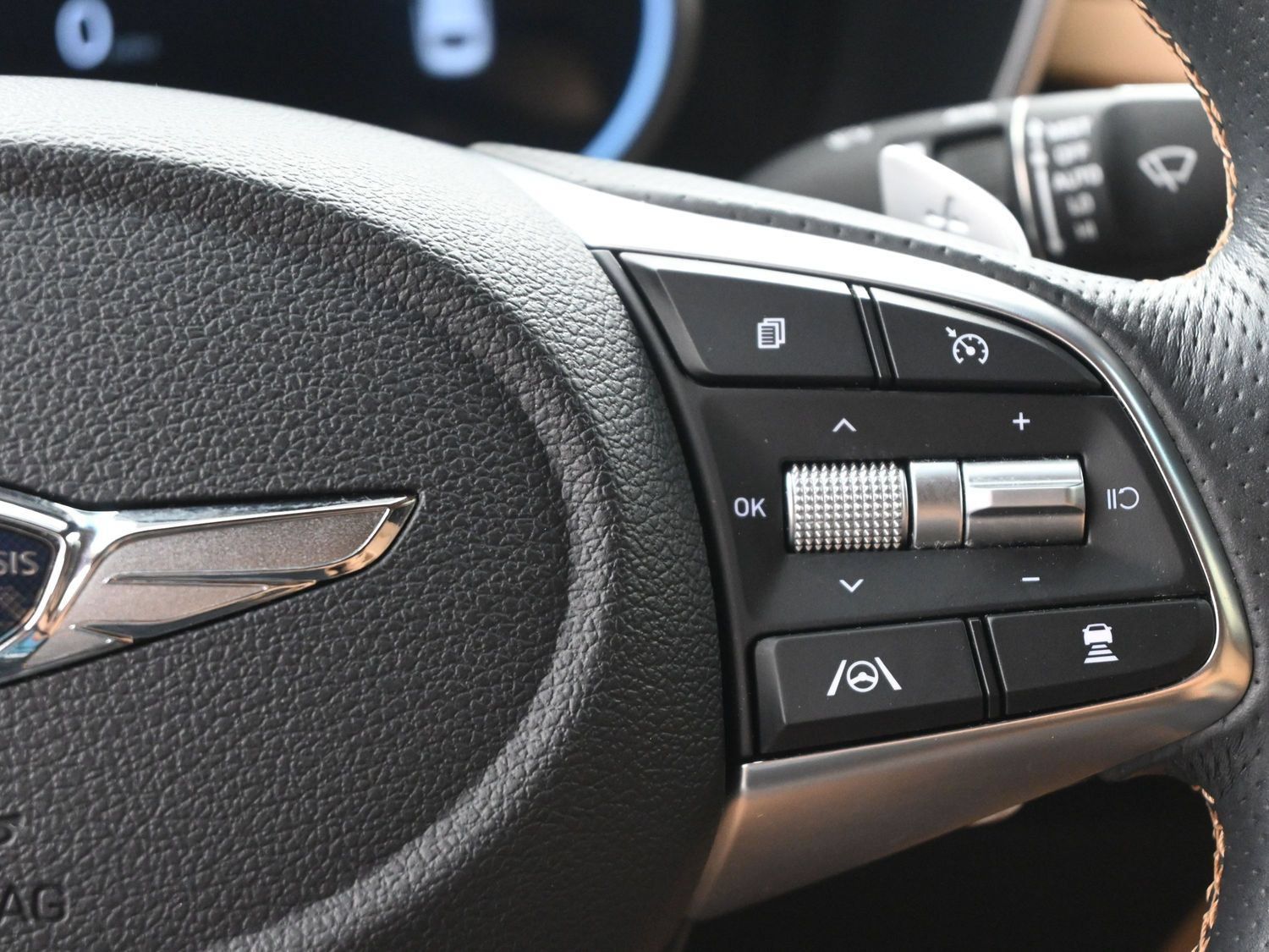 Used 2022 Genesis G70 3.3T RWD image 2