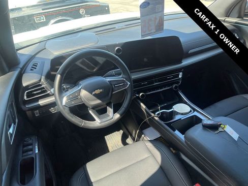 Used 2025 Chevrolet Traverse LT w/ Sun and Wheel Package image 11