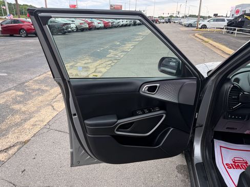 Used 2024 Kia Soul S FWD image 11