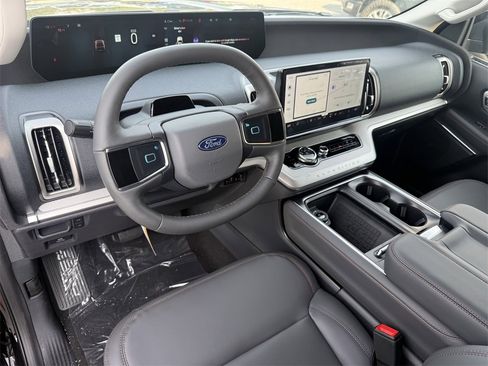 New 2025 Ford Expedition Active image 11