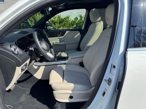 Used 2026 Mercedes-Benz GLB 250 4MATIC image 12