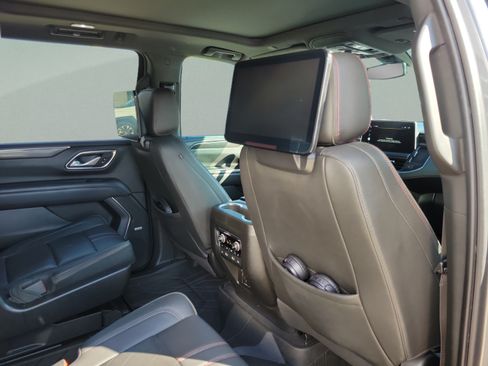 Used 2022 Chevrolet Suburban RST w/ Sport Performance Package AWD/4WD image 23