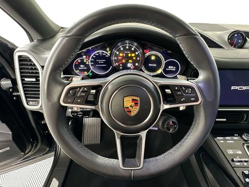 Certified 2022 Porsche Cayenne Platinum Edition image 14