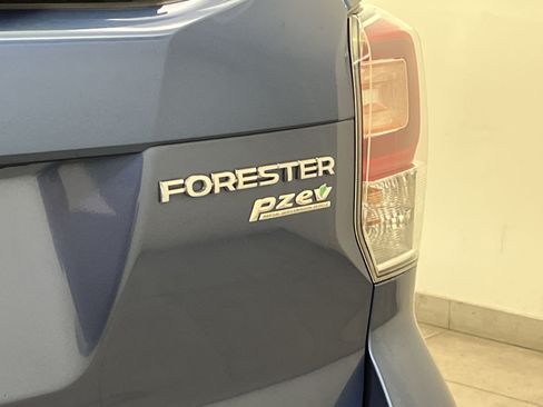 Used 2017 Subaru Forester 2.5i Touring AWD/4WD image 29