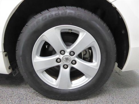 Used 2014 Toyota Sienna LE image 29