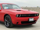 Used 2019 Dodge Challenger SXT image 3