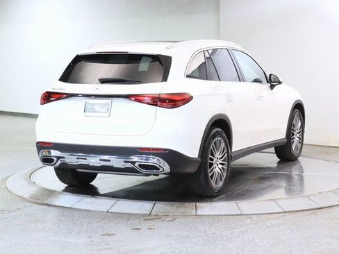 Used 2025 Mercedes-Benz GLC 300 4MATIC image 13