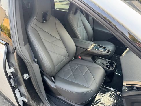 Used 2023 BMW iX xDrive50 w/ Sport Package AWD/4WD image 23