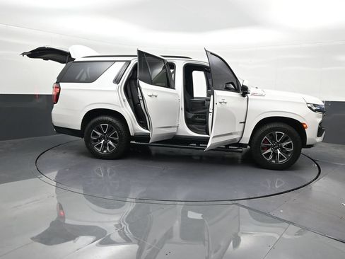 Used 2022 Chevrolet Tahoe Z71 w/ Z71 Off-Road Package AWD/4WD image 32