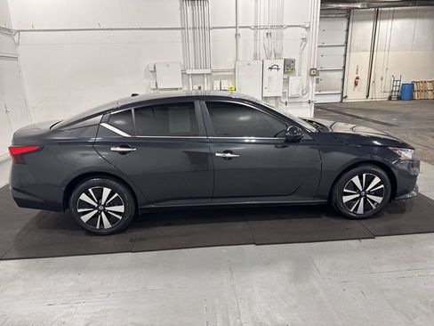 Used 2021 Nissan Altima 2.5 SV image 9