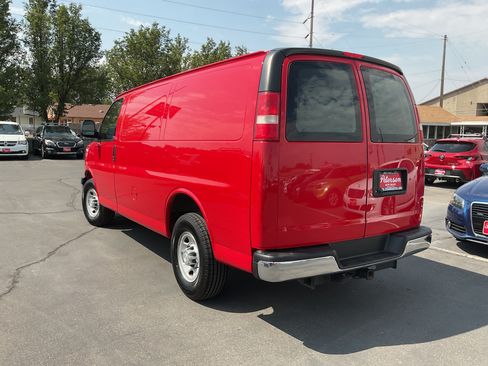 Used 2017 Chevrolet Express 2500 RWD image 8