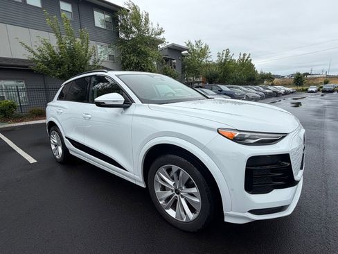 Used 2025 Audi Q6 e-tron Premium RWD image 6