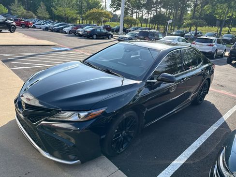 Used 2021 Toyota Camry XSE image 4