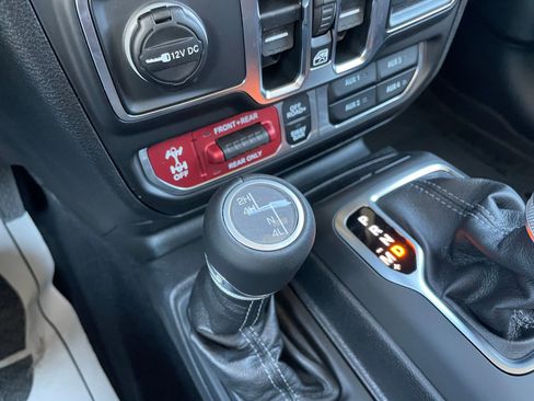 New 2025 Jeep Gladiator Rubicon w/ Convenience Group image 30