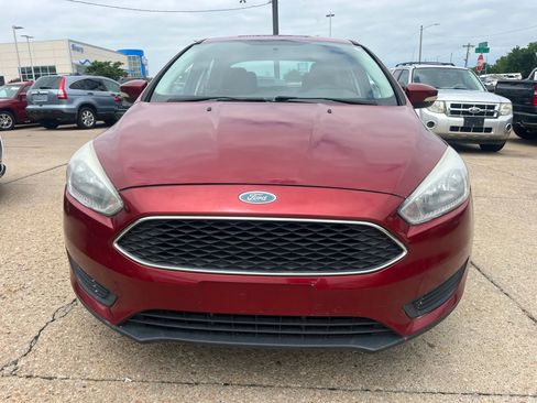 Used 2017 Ford Focus SE FWD image 4
