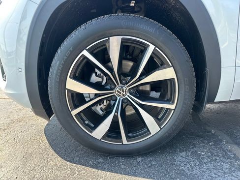 Used 2026 Volkswagen Atlas Cross Sport SEL Premium R-Line AWD/4WD image 9