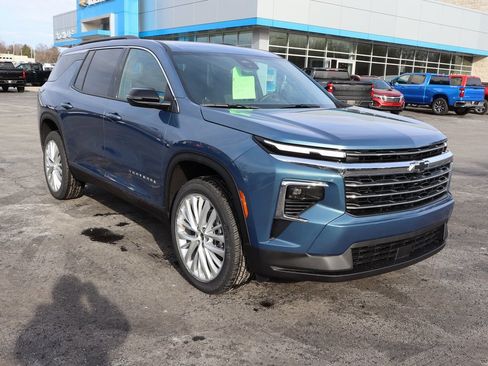 New 2026 Chevrolet Traverse LT w/ LPO, Floor Liner Package image 2