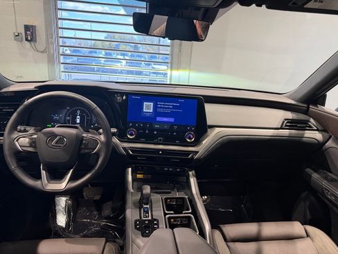 Used 2025 Lexus TX 550h AWD Plug-In Hybrid w/ Technology Package image 30