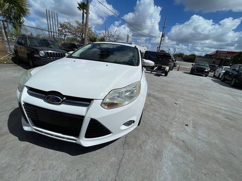 Used 2014 Ford Focus SE w/ Equipment Group 201A FWD image 7