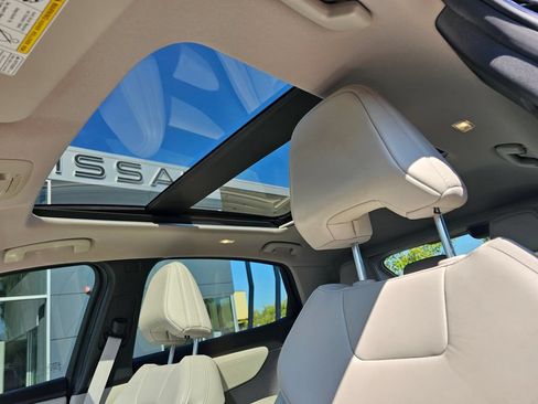Used 2023 Nissan Ariya FWD image 23