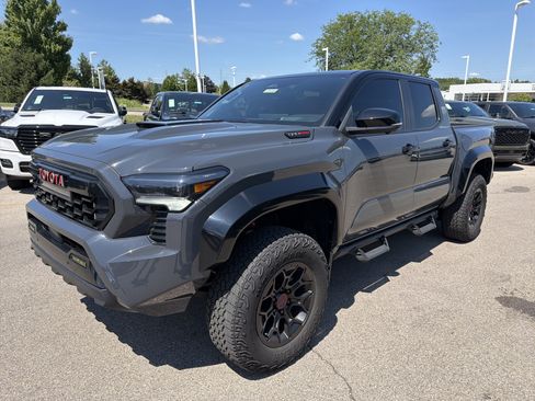 Used 2024 Toyota Tacoma TRD Pro AWD/4WD image 4