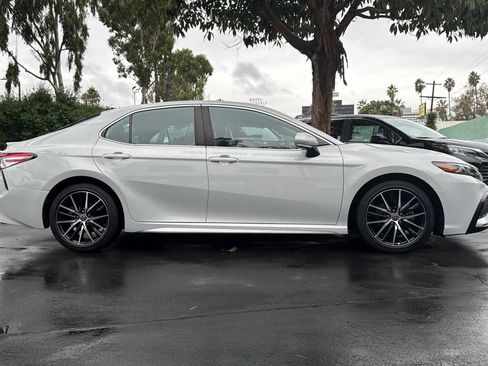 Used 2023 Toyota Camry SE image 3