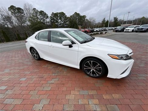 Used 2019 Toyota Camry L image 37