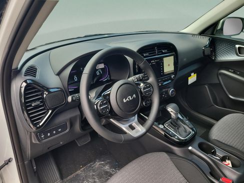 Certified 2025 Kia Soul EX FWD image 19
